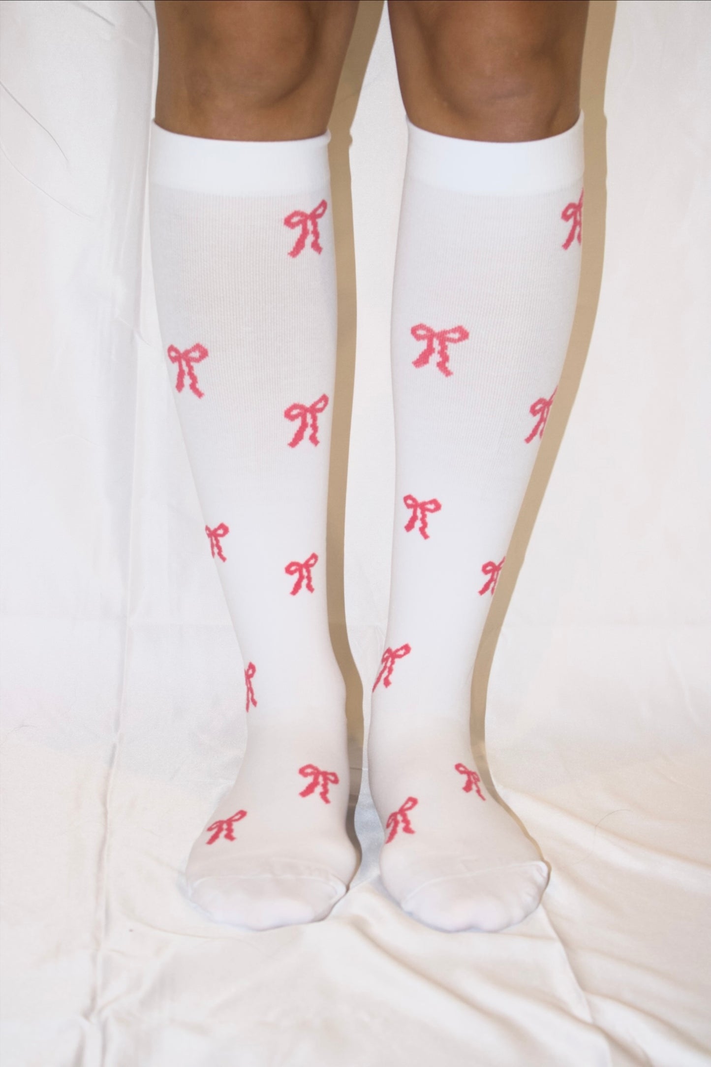 The Shea Sock – Cute Compression Socks| White with Pink Bows | 15-20 mmHg Support