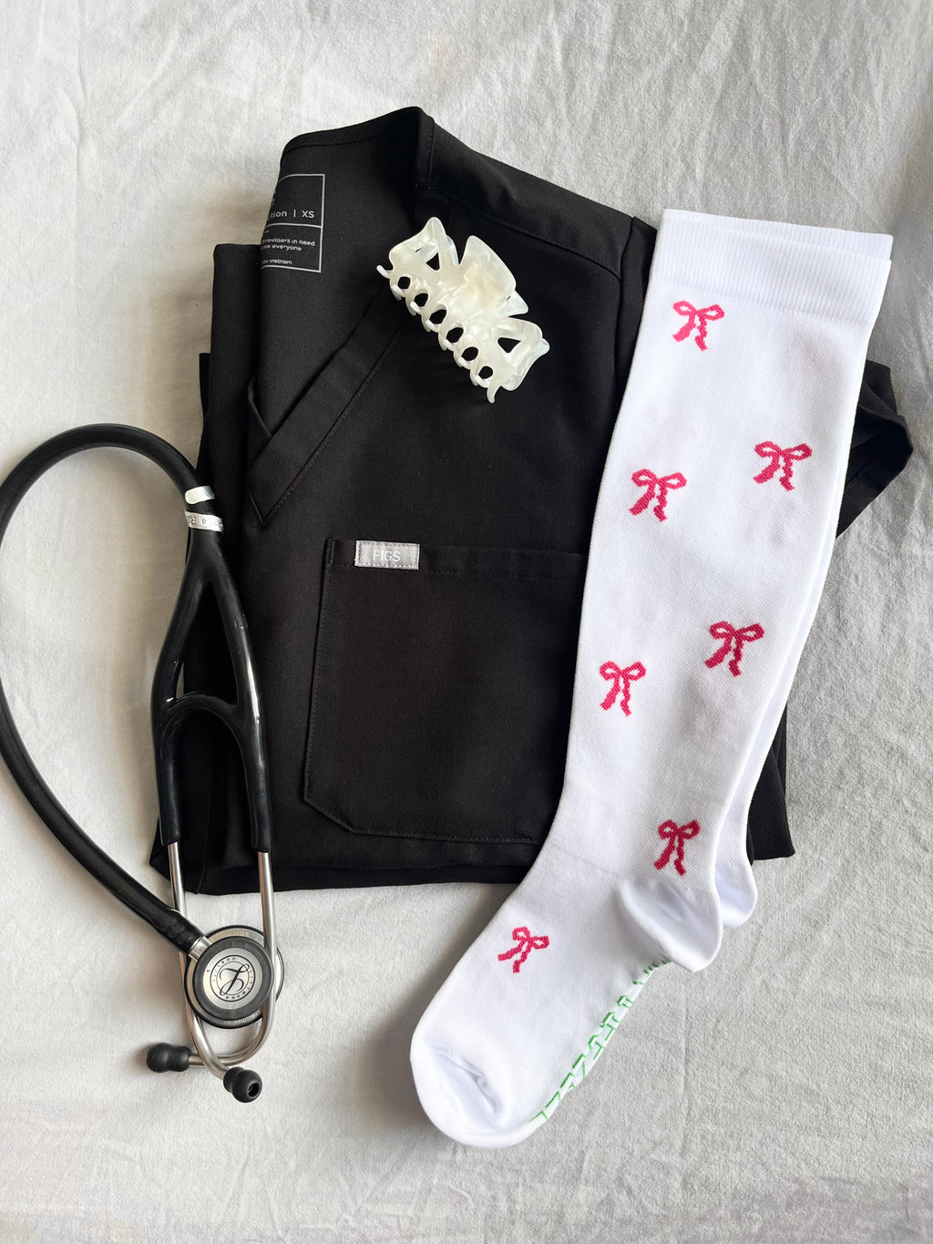 The Shea Sock – Cute Compression Socks| White with Pink Bows | 15-20 mmHg Support