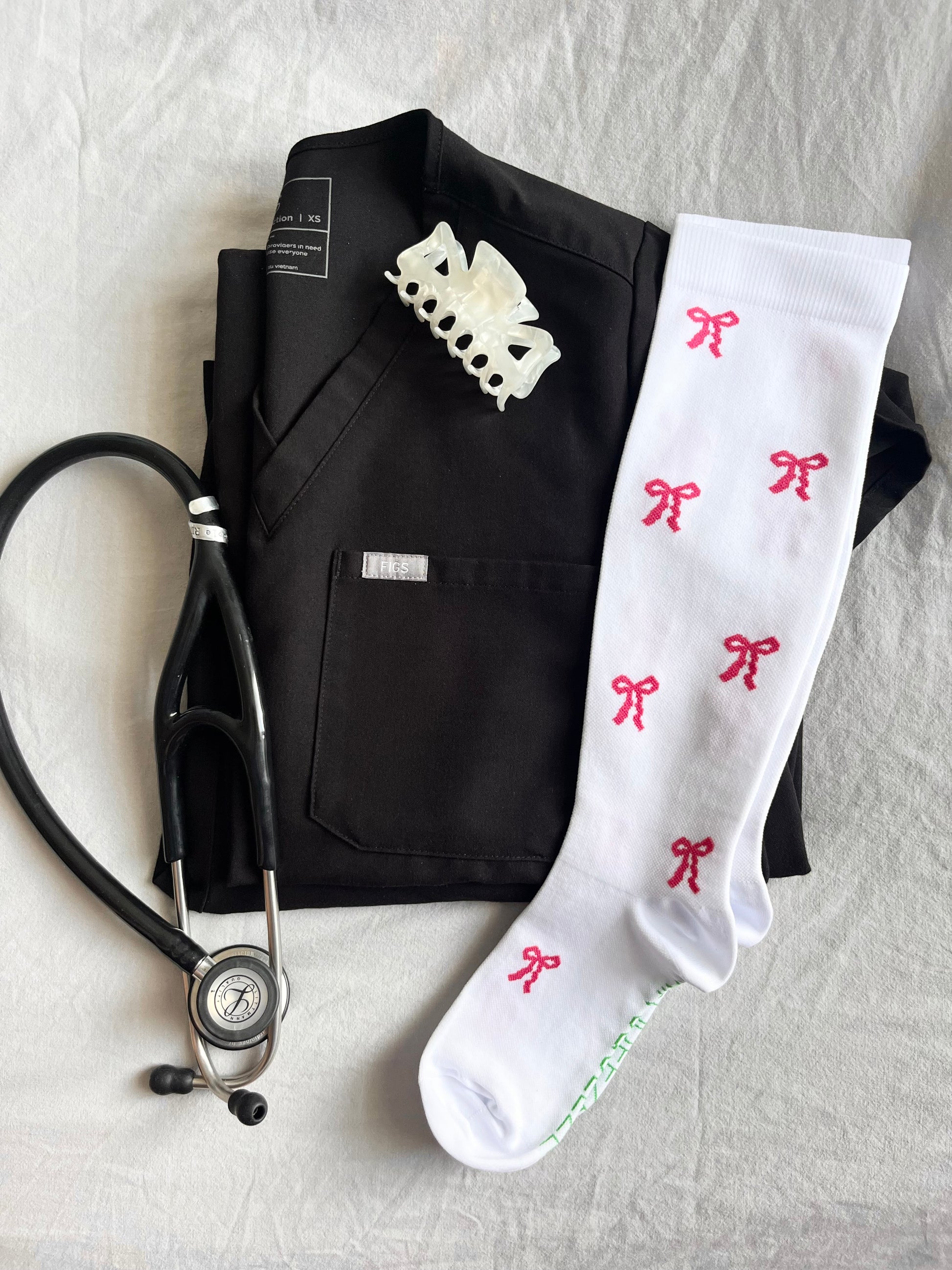 The Shea Sock – Cute Compression Socks| White with Pink Bows | 15-20 mmHg Support