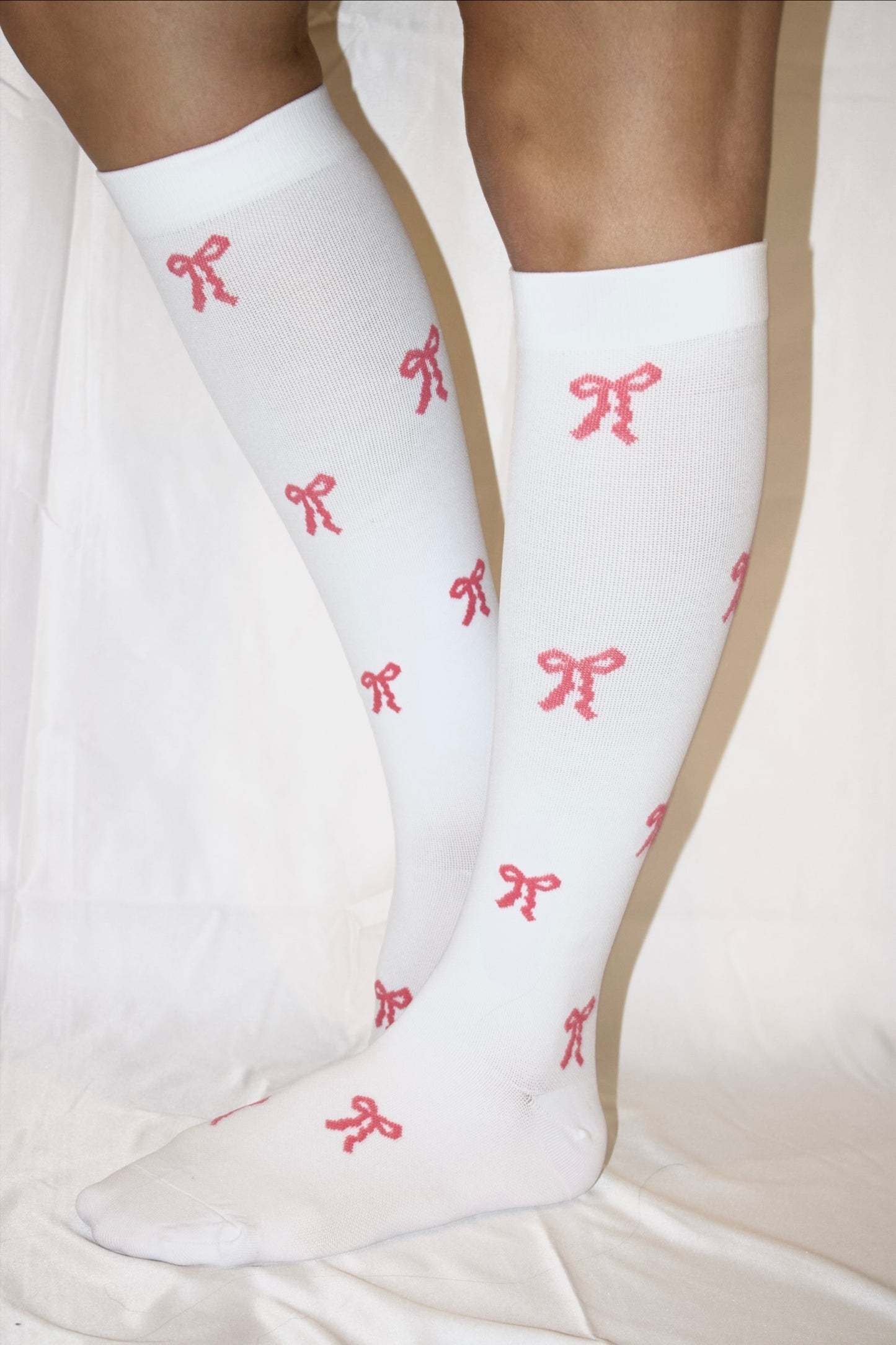 The Shea Sock – Cute Compression Socks| White with Pink Bows | 15-20 mmHg Support
