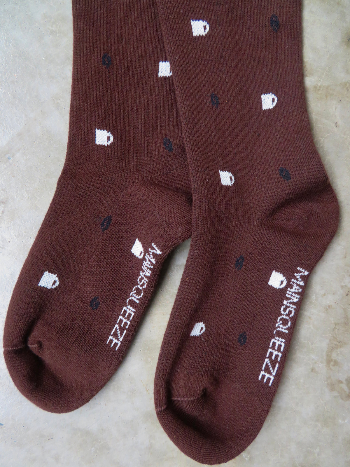 The Nora Sock – Tiny Mug and Coffee Bean Cotton Compression Socks – 15–20 mmHg Compression for Travel, Work, and Fitness – Chocolate Brown