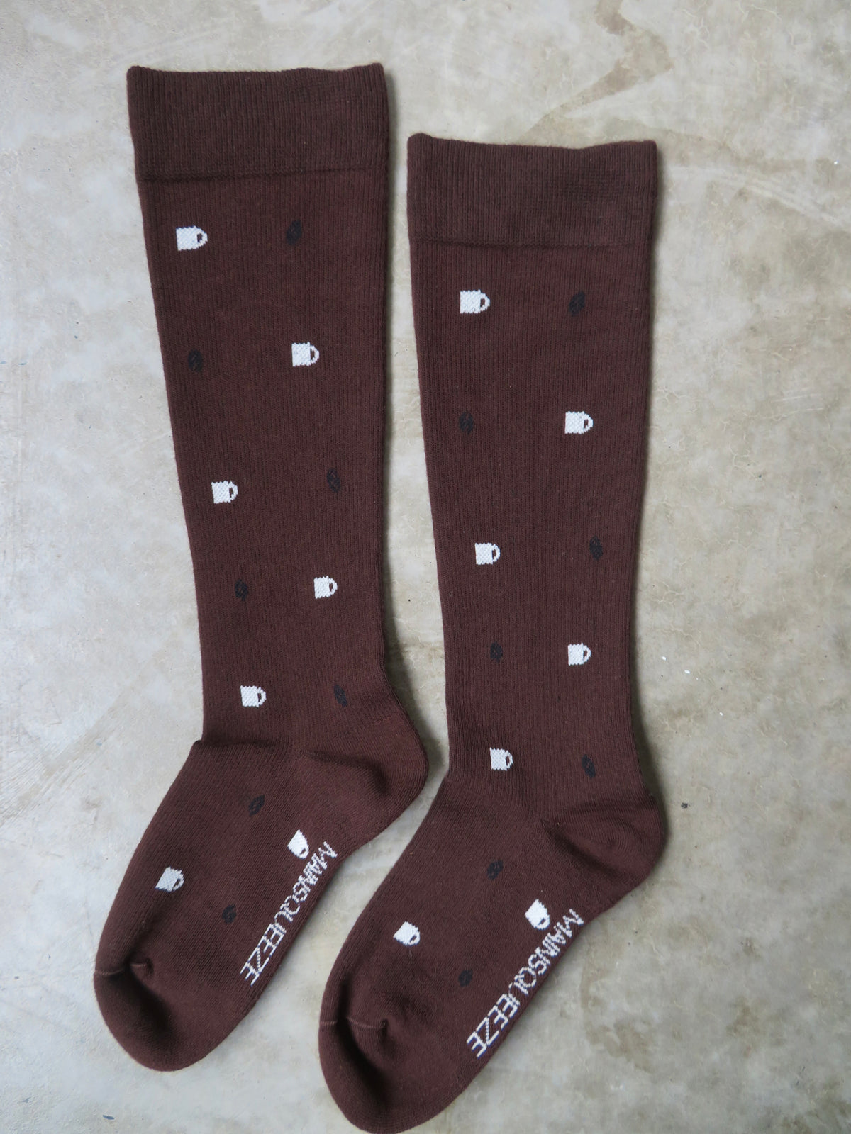 The Nora Sock – Tiny Mug and Coffee Bean Cotton Compression Socks – 15–20 mmHg Compression for Travel, Work, and Fitness – Chocolate Brown