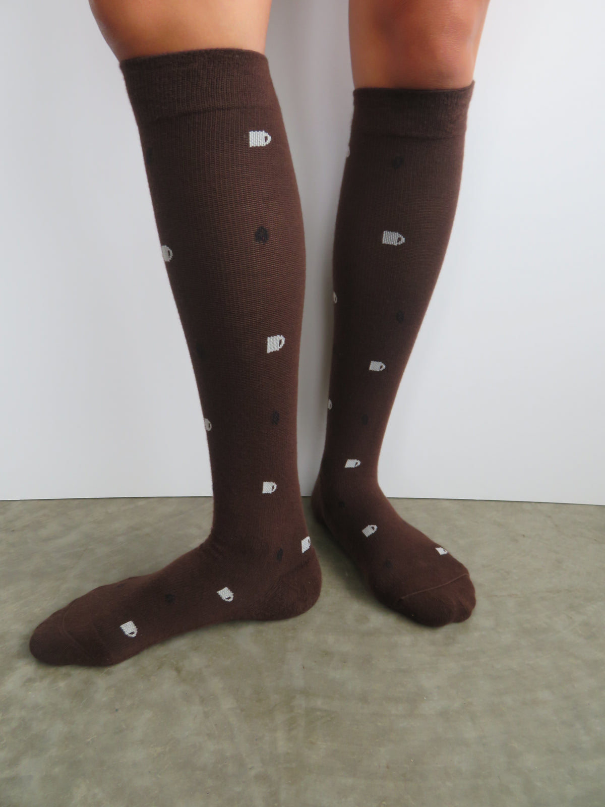 The Nora Sock – Tiny Mug and Coffee Bean Cotton Compression Socks – 15–20 mmHg Compression for Travel, Work, and Fitness – Chocolate Brown